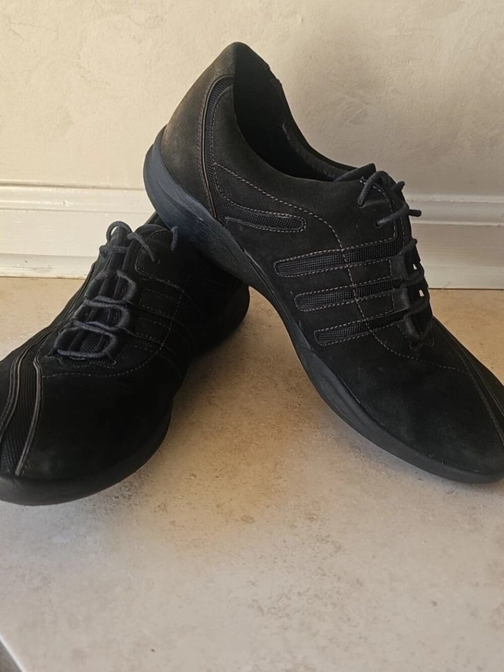 Clarks Wave Black Suede Leather Lace-Up Walking Shoe -Size: 11M